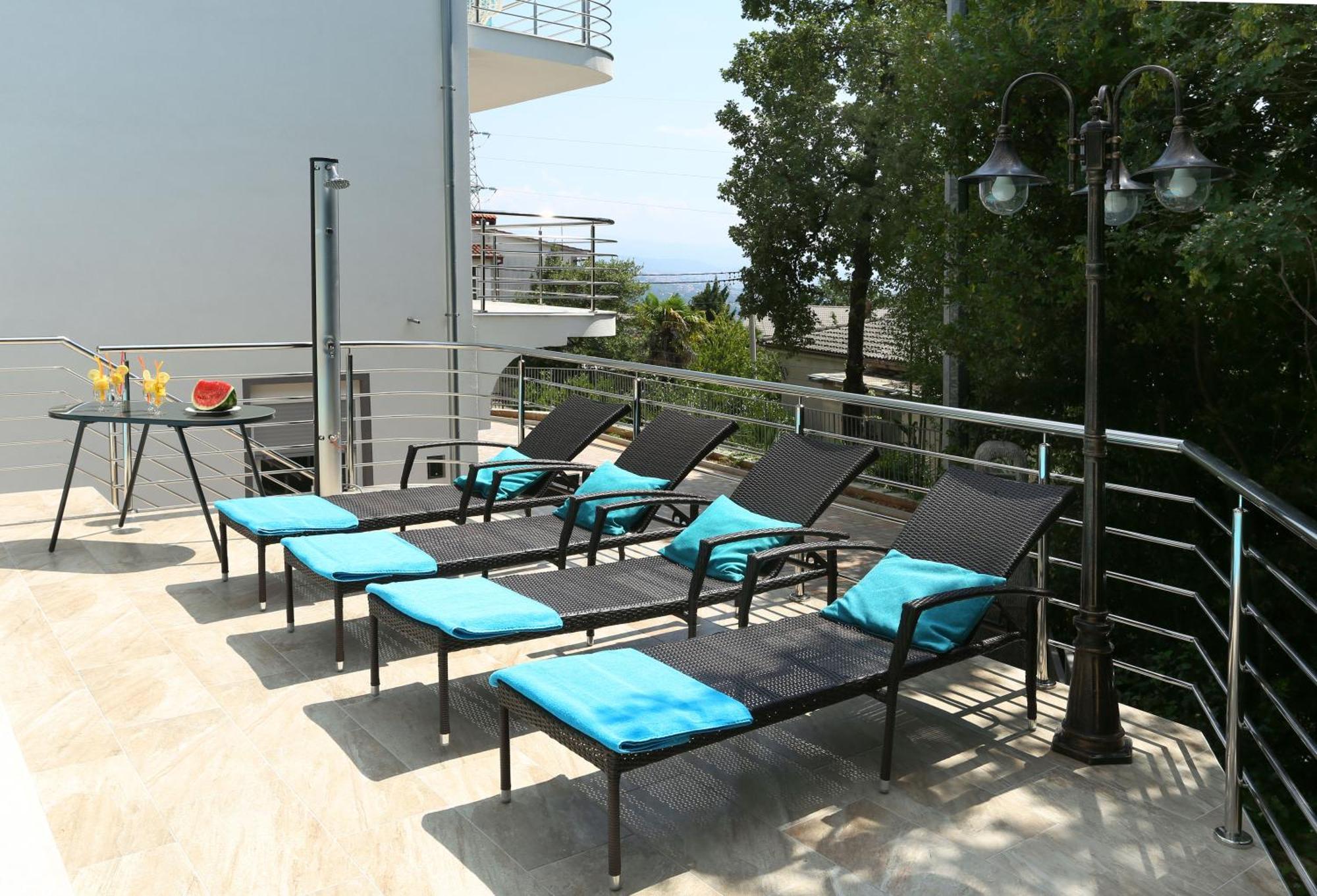 Villa Dragi With Pool, Sauna, & Whirlpool 오파티아 객실 사진