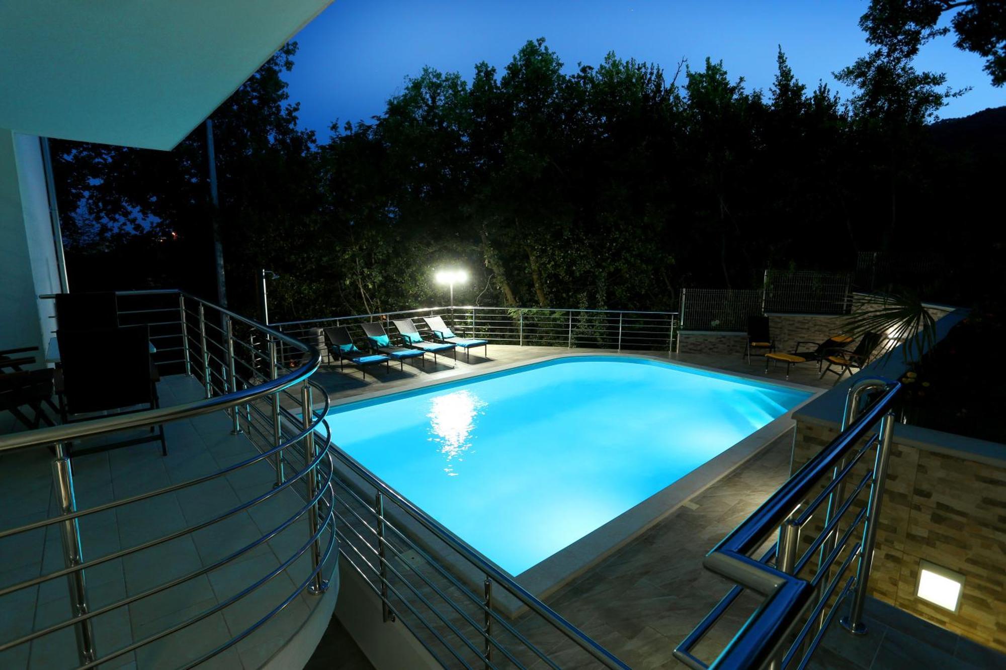 Villa Dragi With Pool, Sauna, & Whirlpool 오파티아 객실 사진