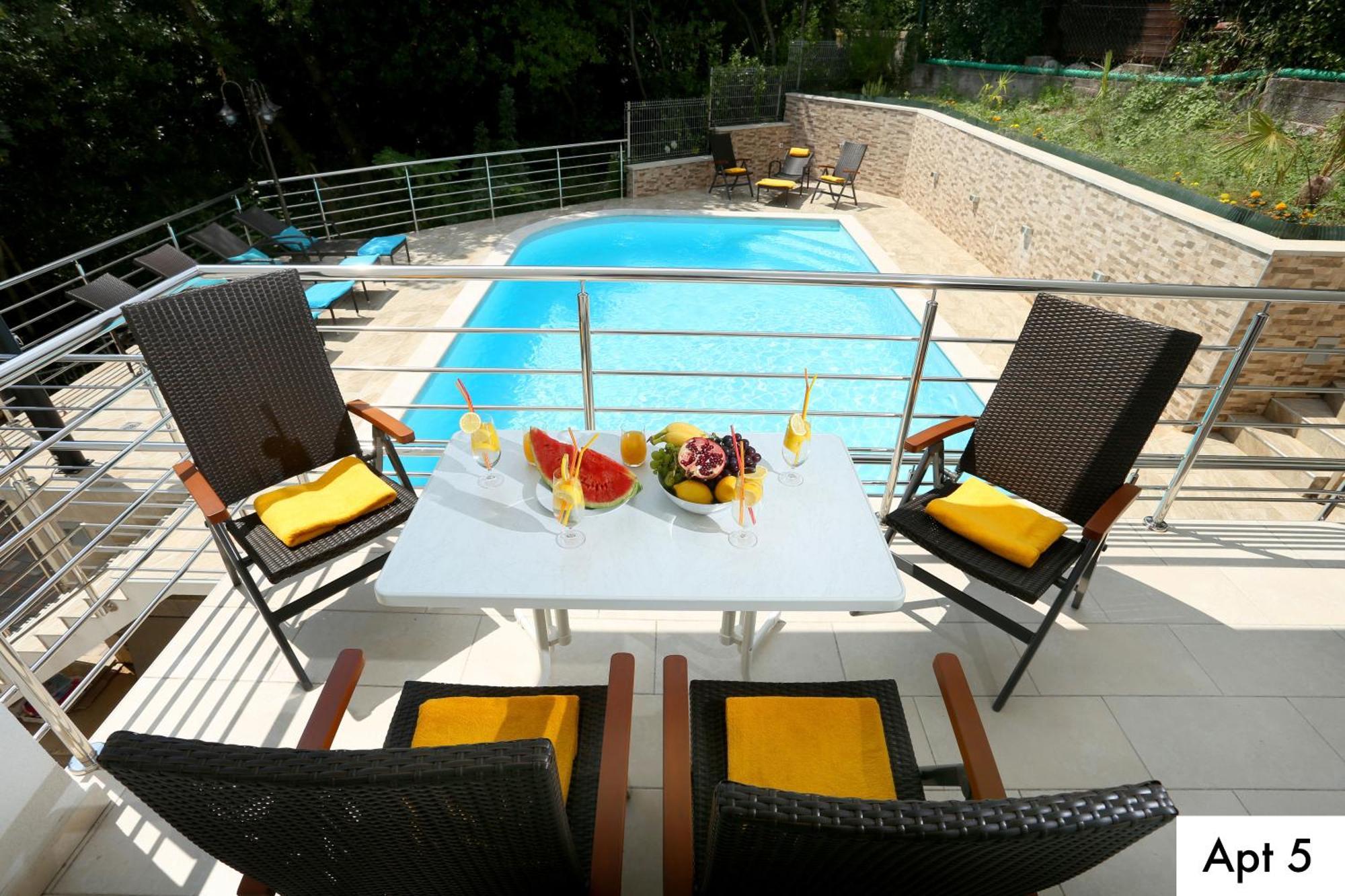 Villa Dragi With Pool, Sauna, & Whirlpool 오파티아 객실 사진
