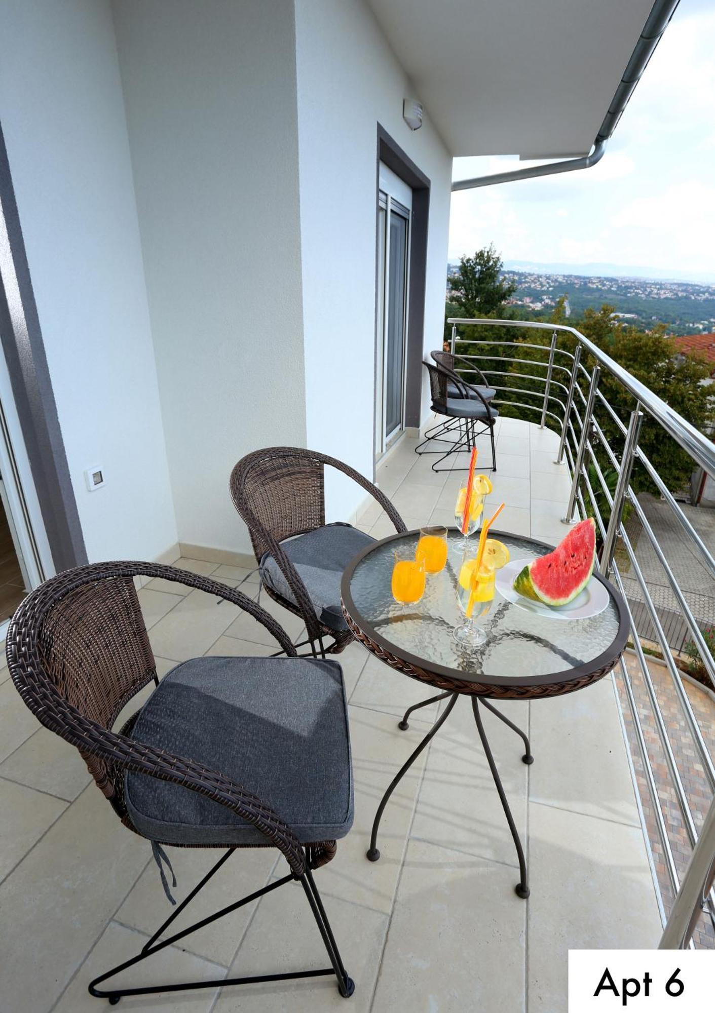 Villa Dragi With Pool, Sauna, & Whirlpool 오파티아 객실 사진