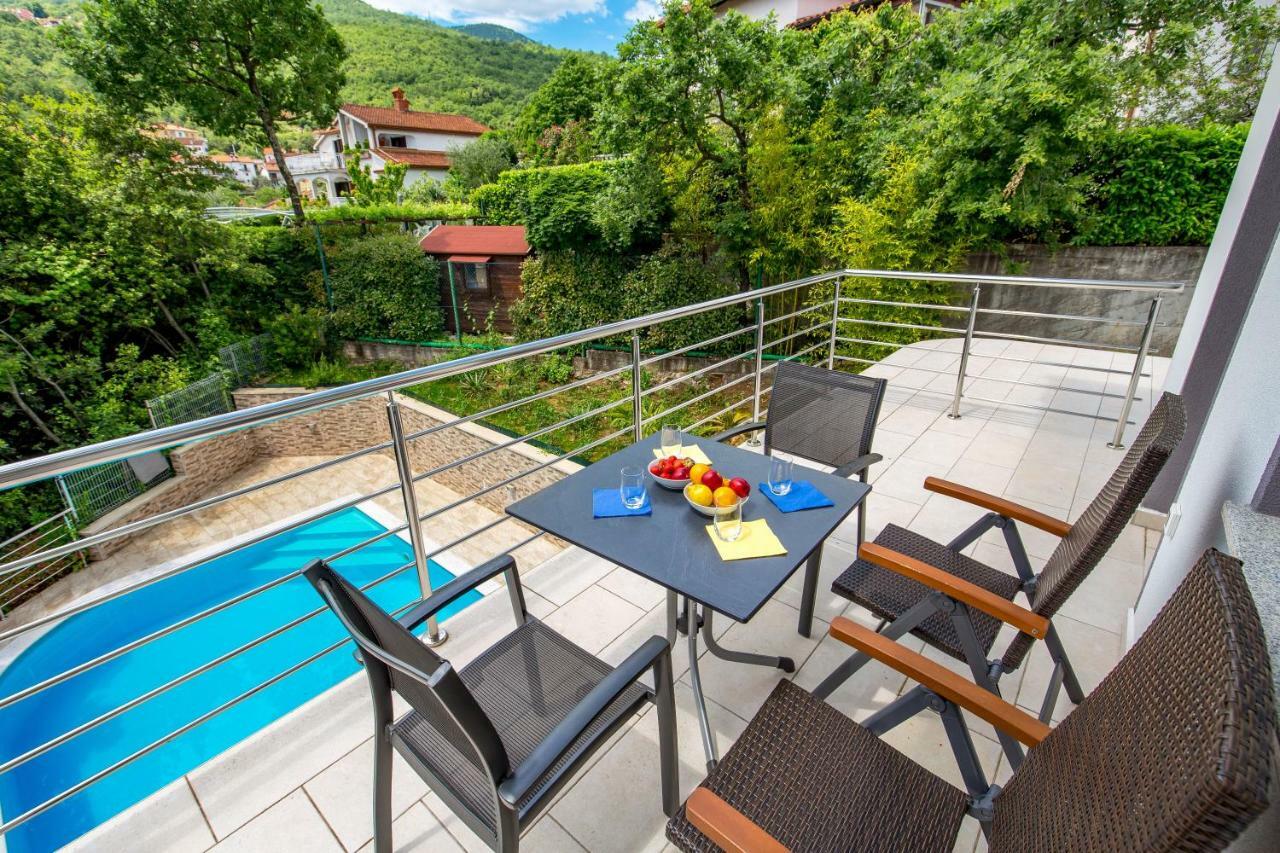 Villa Dragi With Pool, Sauna, & Whirlpool 오파티아 객실 사진